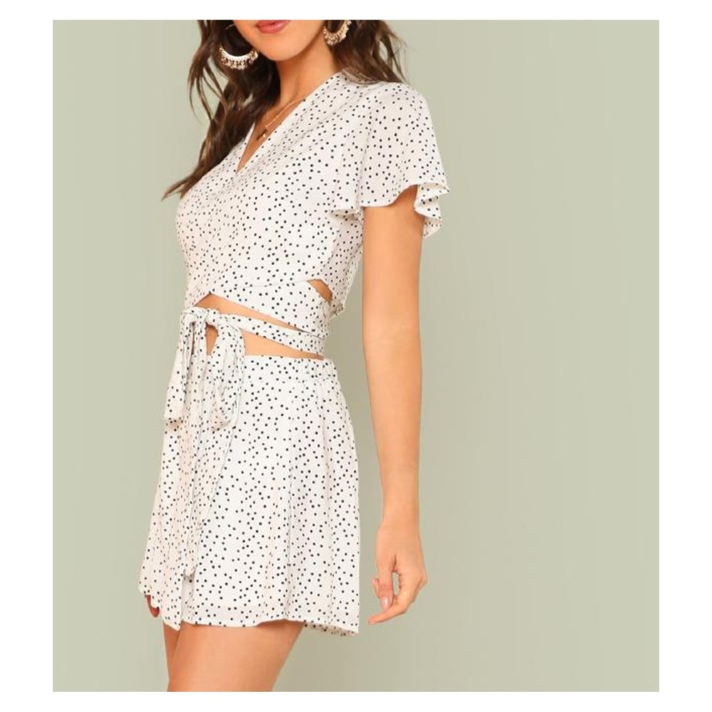 White Black Flutter Sleeve Wrap Top Shorts Set - Picture 2 of 5